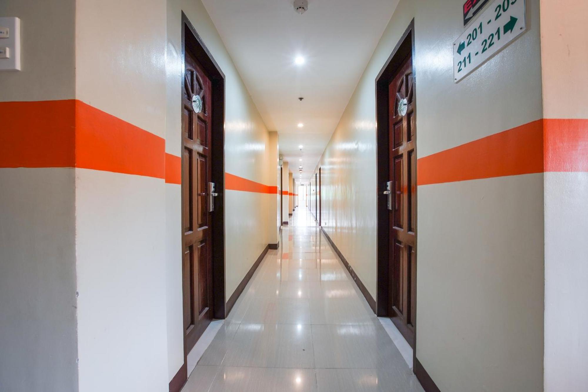 Oyo 236 Hotel Edmundo Pototan Exterior photo